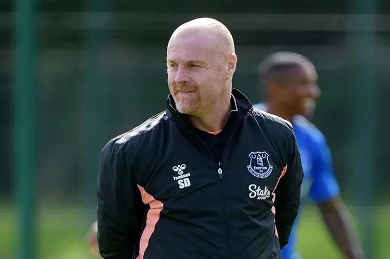 رسميا.. نوتنجهام فورست يُعين شون دايتش مديرا فنيا