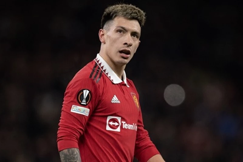 ليساندرو مارتينيز ينتظم في تدريبات مانشستر يونايتد