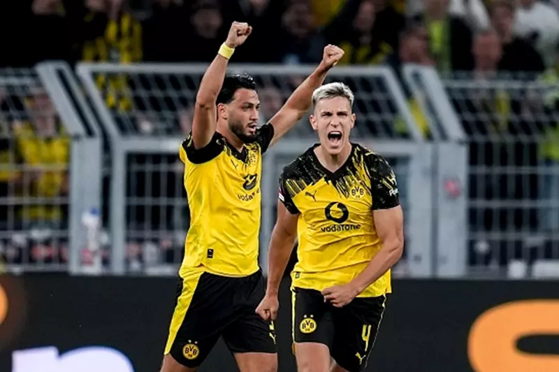 هدف ليفربول.. دورتموند قد يُجبر على بقاء مدافعه